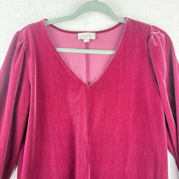 LOFT Women's Fuchsia Velvet Blouse NWOT Long Balloon Sleeves Barbiecore Small - Picture 3 of 9